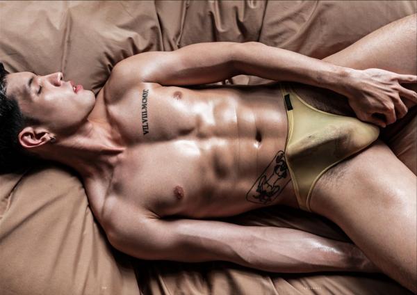 Tight-01--Arm-Akkharat